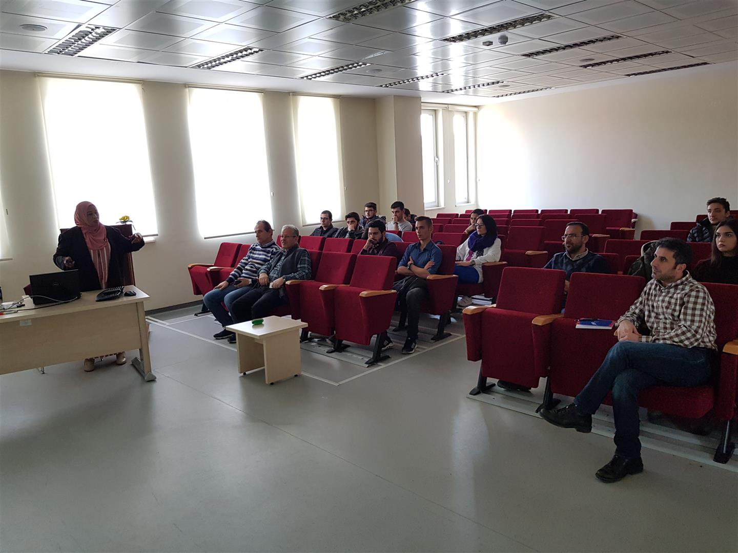 Erasmus Ders Verme Hareketliliği kapsamında, Sudan University of Science and Technology`den Dr. Nodar Osman Khalifa tarafından, Nanobilim-Nanoteknoloji ve XRD  Karakterizasyon Yöntemi hakkında seminerler gerçekleştirildi
